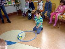 Zabawa w POKAZYWANIE MINEK z wykorzystaniem kostki