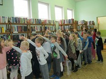 na zakończenie zajęć uczniowie zatańczyli Poloneza
