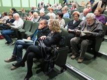 Publiczność zgromadzona na spotkaniu z Piotrem Polechońskim