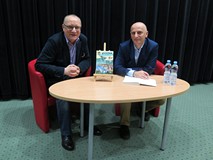 Od lewej: Dyrektor KBP - Andrzej Ziemiński, Piotr Polechoński