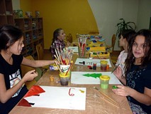 Na zajęciach moliki wykonały prace plastyczne o tematyce świątecznej