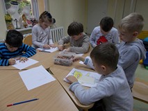 Każdy maluje swojego pluszaka