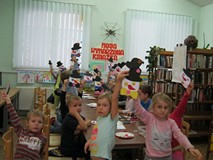 zajęcia plastyczne - dzieci wykonały bałwanki
