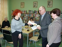 kursanci otrzymują certyfikaty