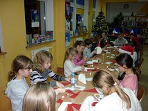 MOLIKI wykonują Mikołaja z talerzyka papierowego