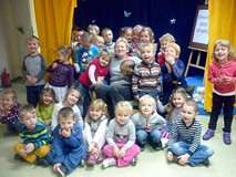 Babcie czytają dzieciom