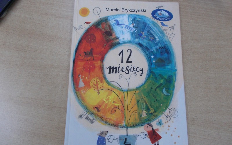 Okładka książki 12 miesięcy Marcina Brykczyńskiego