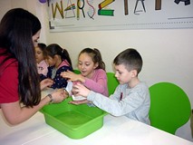 Feriowicze na warsztatach w Yellow Park