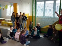 Feriowicze na warsztatach w Yellow Park