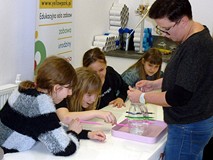 Feriowicze na warsztatach w Yellow Park