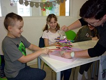 Feriowicze na warsztatach w Yellow Park