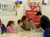 Feriowicze na warsztatach w Yellow Park