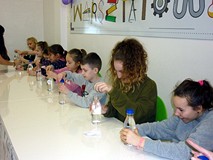 Feriowicze na warsztatach w Yellow Park