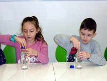 Feriowicze na warsztatach w Yellow Park