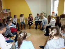 Wesołe zabawy grupowe w drugim dniu ferii