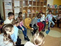 Wesołe zabawy grupowe w drugim dniu ferii