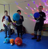 Uran i Neptun zaprezentowali trzej chłopcy