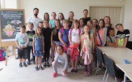 Artur Wabik prowadzący warsztaty graficzne do komiksu 