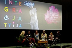 Debata w czasie Festiwalu Integracja Ty i Ja ba scenie sali konferencyjno-kinowej KBP