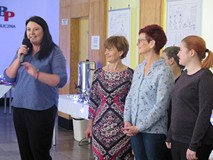 Pracownicy Koszalińskiej Biblioteki Publicznej w czasie spotkania świątecznego