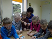 Pani czasami pomaga przy lepieniu z plasteliny