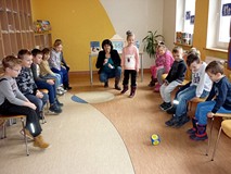 Kolejna zabawa polegająca na wyrzucaniu kostką minek do prezentacji