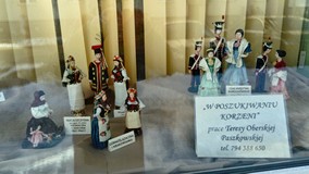 na zdjęciu figurki m.in. Górnoślązaczki i Krakowianki