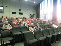 Publiczność zgromadzona na spotkaniu z Cezarym Harasimowiczem