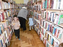 Zabawa w poszukiwaczy ptasiego pokarmu.