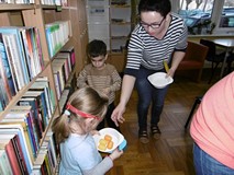 Zabawa w poszukiwaczy ptasiego pokarmu.