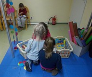 Miejsce na scenie jest doskonałym miejscem, żeby posiedzeć z książką