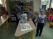 Niektórzy wybrali książeczki ze stolików