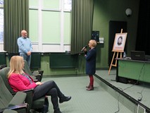 Sekretarz naukowy Książnicy Pomorskiej w Szczecinie dziękuje byłemu dyrektorowi KBP, Andrzejowi Ziem