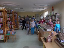 Grupa przedszkolaków przy wiosce Jamneńskiej