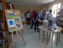 Makiety rozstawione są w kilku pomieszczeniach filii. Tutaj znajudje się wypożyczalnia dla dzieci.