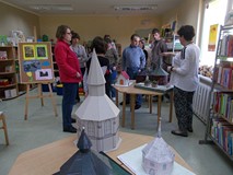 Pani bibliotekarka opowiada o wystawie