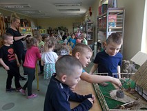 Znalazł się również przedszkolak-przewodnik