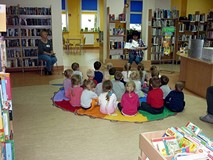 Skupione trzylatki rozwiązują książkowe zagadki