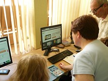 Seniorzy poznają tajniki serwisu Legimi
