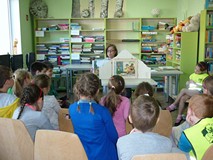 Dzieci słuchają opowieści o Franklinie