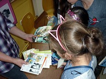 Na koniec spotkania rozdajemy molikom zakładki do książek