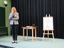 P.o. dyrektora Koszalińskiej Biblioteki Publicznej Beata Sawa-Jovanoska wita uczestników 50. Regiona