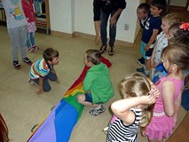 Ćwiczenie refleksu: kto pierwszy wypowie imię kolegi - wygrywa