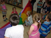 Ćwiczenie refleksu: kto pierwszy wypowie imię kolegi - wygrywa