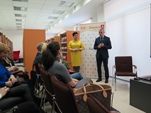 Burmistrz Sianowa Maciej Berlicki w czasie konferencji