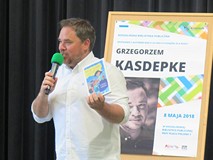 Grzegorz Kasdepke w Koszalińskiej Bibliotece Publicznej poleca swą książkę