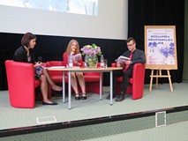 Młodzi artyści czytają wiersze laureatów Koszalińskiej Niezapominajki