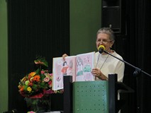 Gabriela Niedzielska opowiada o Agencji autorskiej Autograf podczas Dnia Bibliotekarza i Bibliotek w