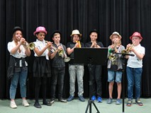 Występ małych trębaczy ze szkoły muzycznej w Koszalinie w czasie finału  50. Regionalnego turnieju r