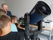 Pan z obserwatorium opowiada o teleskopie